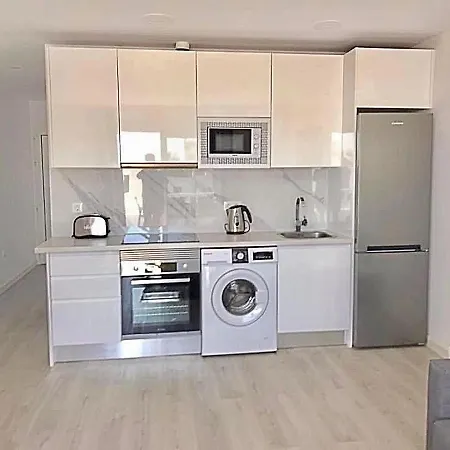 2 Bedroom Atlantic View Apartment *